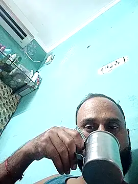 Snapshot of amitkumarkangra chatting on 10-28-25, 04:20 amitkumarkangra online show from 10-28-25, 04:20