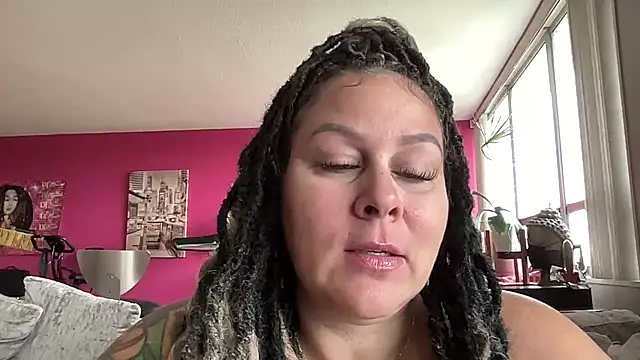Snapshot of number1slut chatting on 05-12-26, 04:04 number1slut online show from 05-12-26, 04:04