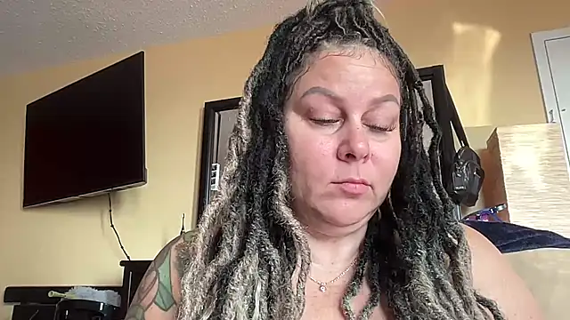 Snapshot of number1slut chatting on 05-13-26, 12:35 number1slut online show from 05-13-26, 12:35