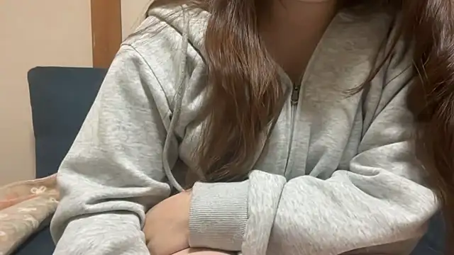 Snapshot of mayu06000 chatting on 11-27-25, 04:42 mayu06000 online show from 11-27-25, 04:42