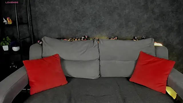 Lori Blossom online show from 02-18-26, 01:12