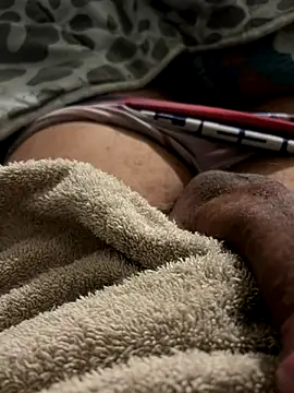 youyou933 online show from 10-08-25, 04:32