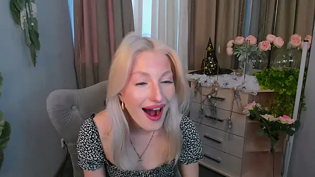 Sarrah blush online show from 10-21-25, 01:12