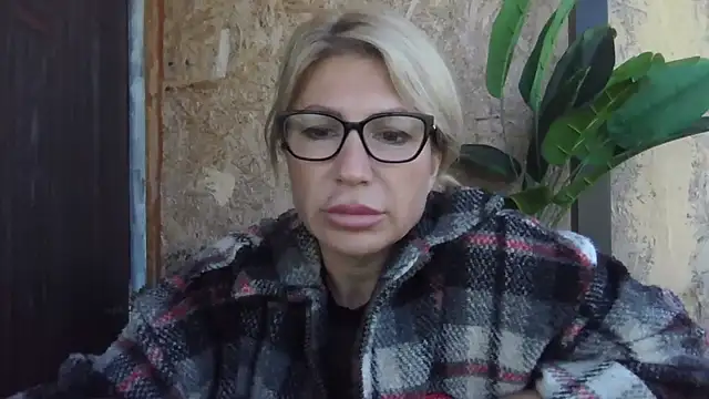 Snapshot of fox_red_lady7 chatting on 09-14-25, 10:03 fox red lady7 online show from 09-14-25, 10:03