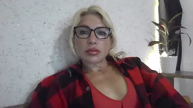 Snapshot of fox_red_lady7 chatting on 10-01-25, 12:11 fox red lady7 online show from 10-01-25, 12:11