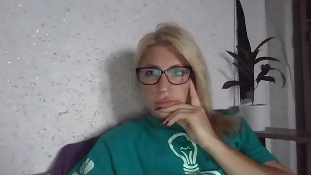 Snapshot of fox_red_lady7 chatting on 10-02-25, 07:26 fox red lady7 online show from 10-02-25, 07:26