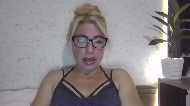 Snapshot of fox_red_lady7 chatting on 10-02-25, 07:32 fox red lady7 online show from 10-02-25, 07:32