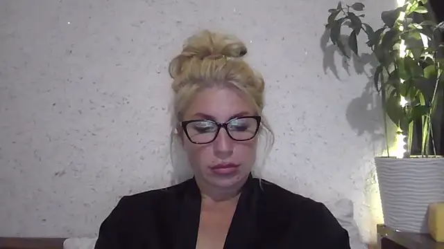 Snapshot of fox_red_lady7 chatting on 10-04-25, 07:34 fox red lady7 online show from 10-04-25, 07:34