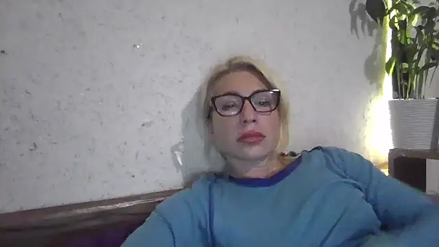 Snapshot of fox_red_lady7 chatting on 10-07-25, 07:44 fox red lady7 online show from 10-07-25, 07:44