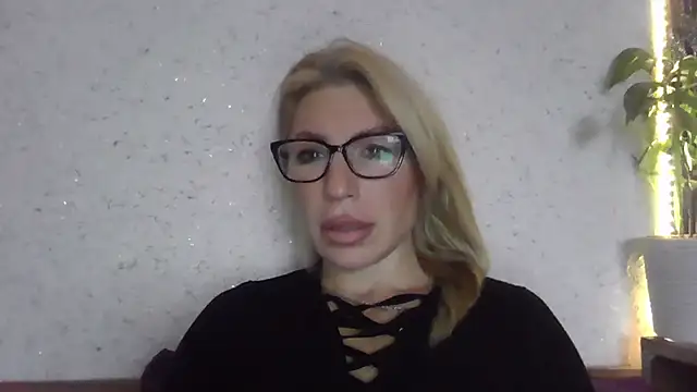 Snapshot of fox_red_lady7 chatting on 11-06-25, 09:10 fox red lady7 online show from 11-06-25, 09:10