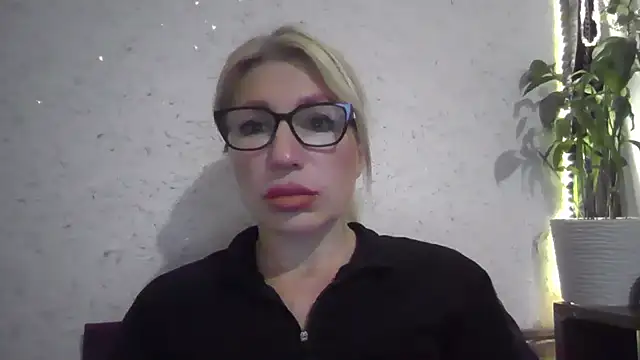 Snapshot of fox_red_lady7 chatting on 11-10-25, 01:21 fox red lady7 online show from 11-10-25, 01:21