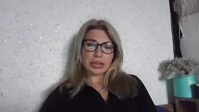 Snapshot of fox_red_lady7 chatting on 01-18-26, 11:25 fox red lady7 online show from 01-18-26, 11:25