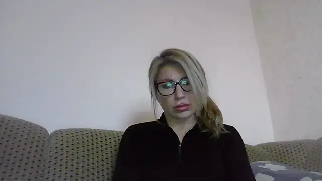 Snapshot of fox_red_lady7 chatting on 02-10-26, 02:43 fox red lady7 online show from 02-10-26, 02:43