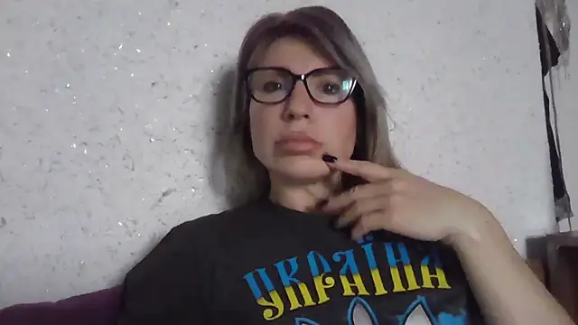 Snapshot of fox_red_lady7 chatting on 02-15-26, 09:08 fox red lady7 online show from 02-15-26, 09:08