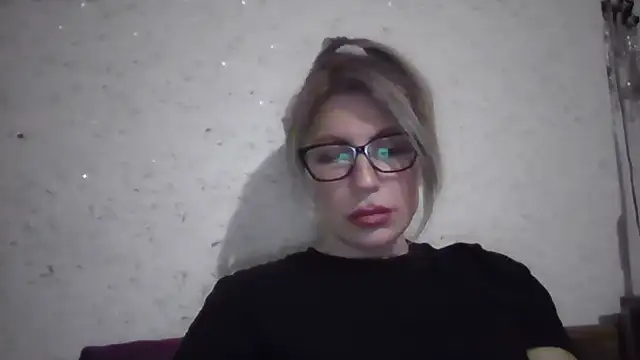 Snapshot of fox_red_lady7 chatting on 02-17-26, 05:52 fox red lady7 online show from 02-17-26, 05:52