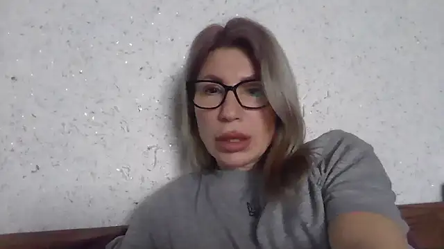 Snapshot of fox_red_lady7 chatting on 02-20-26, 08:49 fox red lady7 online show from 02-20-26, 08:49