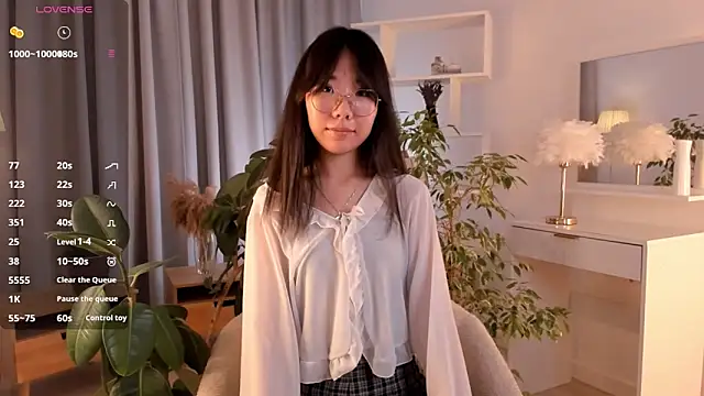 UdelaDodson online show from 10-09-25, 01:36