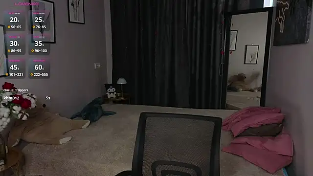 Snapshot of MollyBaby chatting on 06-18-26, 01:59 MollyBaby online show from 06-18-26, 01:59