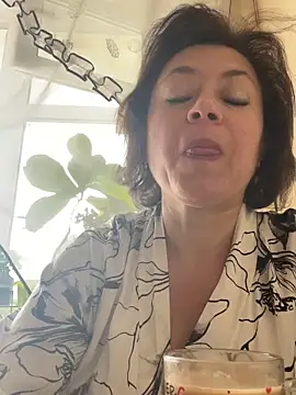 Snapshot of Kiravix chatting on 09-19-25, 07:32 Kiravix online show from 09-19-25, 07:32