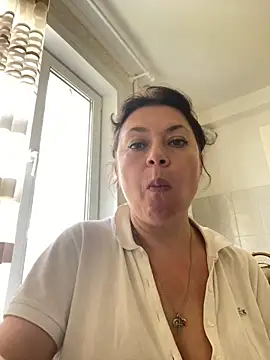 Snapshot of Kiravix chatting on 10-06-25, 09:18 Kiravix online show from 10-06-25, 09:18