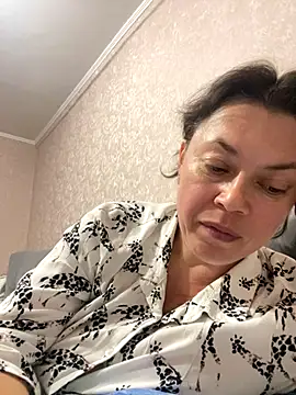 Snapshot of Kiravix chatting on 10-10-25, 05:45 Kiravix online show from 10-10-25, 05:45