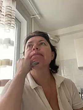 Snapshot of Kiravix chatting on 10-13-25, 07:41 Kiravix online show from 10-13-25, 07:41