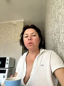 Snapshot of Kiravix chatting on 10-21-25, 06:25 Kiravix online show from 10-21-25, 06:25