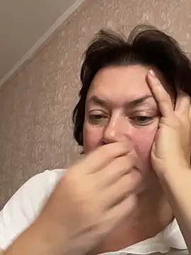 Snapshot of Kiravix chatting on 10-23-25, 09:52 Kiravix online show from 10-23-25, 09:52