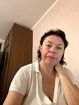 Snapshot of Kiravix chatting on 10-27-25, 10:41 Kiravix online show from 10-27-25, 10:41