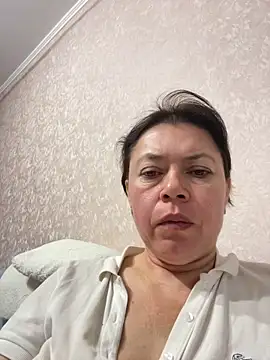 Snapshot of Kiravix chatting on 11-07-25, 07:41 Kiravix online show from 11-07-25, 07:41