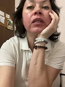 Snapshot of Kiravix chatting on 04-10-26, 12:32 Kiravix online show from 04-10-26, 12:32