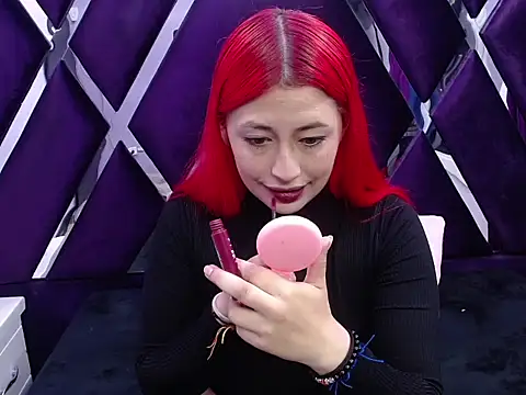 Melody Klum  online show from 10-09-25, 01:42