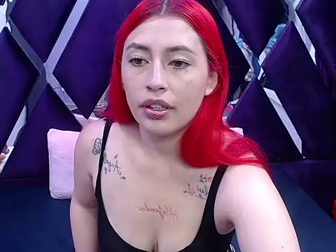 Melody Klum  online show from 10-10-25, 01:54