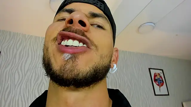 Snapshot of dylan_jacobx chatting on 10-15-25, 11:10 dylan jacobx online show from 10-15-25, 11:10