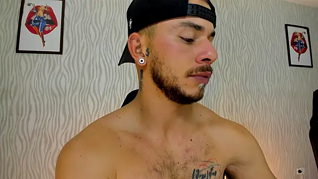 Snapshot of dylan_jacobx chatting on 10-16-25, 02:56 dylan jacobx online show from 10-16-25, 02:56