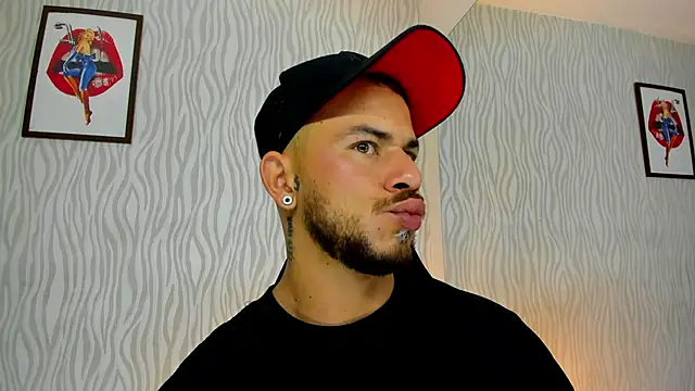 Snapshot of dylan_jacobx chatting on 10-28-25, 03:10 dylan jacobx online show from 10-28-25, 03:10