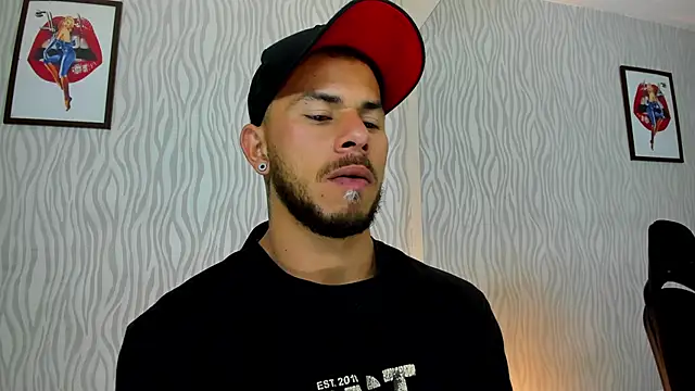 Snapshot of dylan_jacobx chatting on 10-31-25, 03:07 dylan jacobx online show from 10-31-25, 03:07