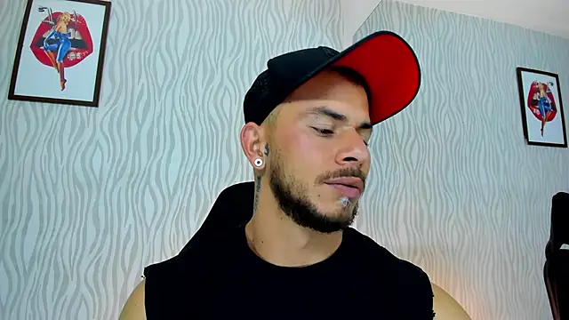 Snapshot of dylan_jacobx chatting on 11-01-25, 01:07 dylan jacobx online show from 11-01-25, 01:07