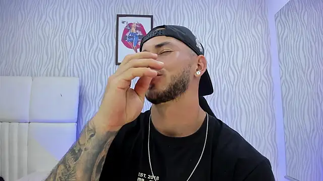 Snapshot of dylan_jacobx chatting on 12-15-25, 03:22 dylan jacobx online show from 12-15-25, 03:22