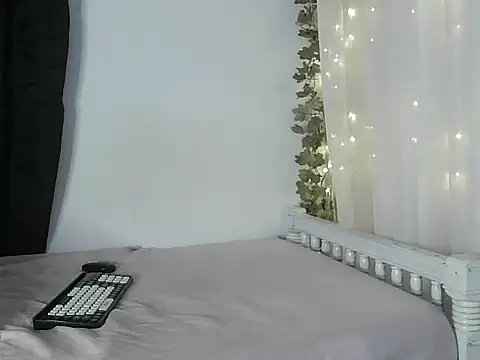 lishainparis18 online show from 09-27-25, 04:34