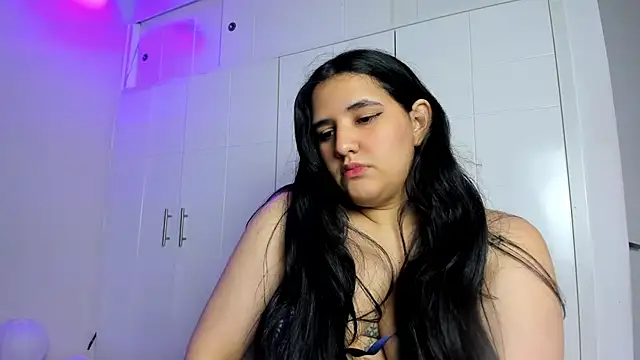 Snapshot of OnlyCurvySofi chatting on 10-16-25, 12:44 OnlyCurvySofi online show from 10-16-25, 12:44