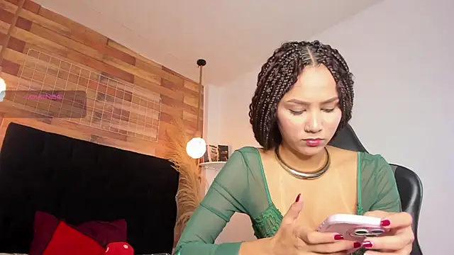 Snapshot of Emily_brown04 chatting on 10-06-25, 11:29 Emily brown04 online show from 10-06-25, 11:29