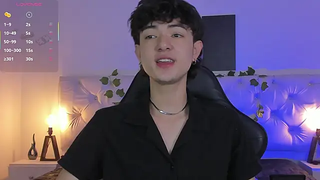 Snapshot of Elliot_younngg chatting on 09-21-25, 02:40 Elliot younngg online show from 09-21-25, 02:40