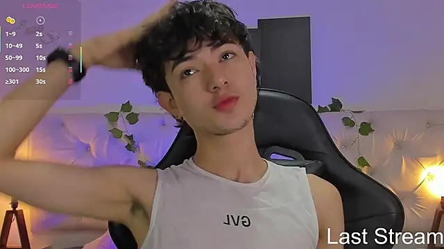 Snapshot of Elliot_younngg chatting on 09-28-25, 02:00 Elliot younngg online show from 09-28-25, 02:00