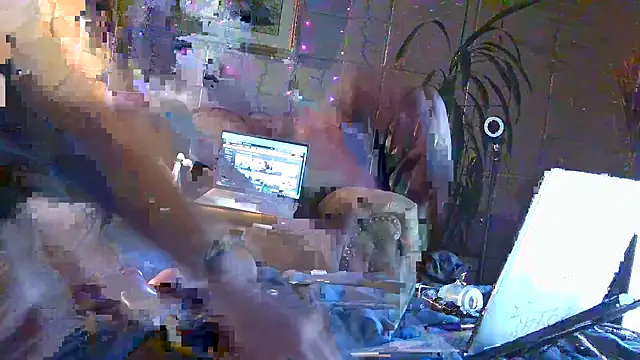 Snapshot of LBojie chatting on 12-17-25, 10:21 LBojie online show from 12-17-25, 10:21