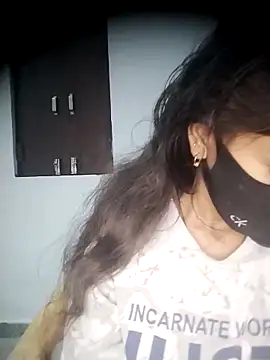 Snapshot of Sexey-Puja chatting on 10-27-25, 12:20 Sexey-Puja online show from 10-27-25, 12:20