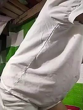 Snapshot of tdtd98 chatting on 12-17-25, 04:07 tdtd98 online show from 12-17-25, 04:07