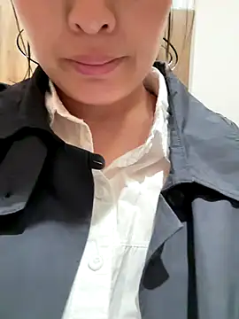 Snapshot of Freda-baby chatting on 11-05-25, 01:27 Freda-baby online show from 11-05-25, 01:27