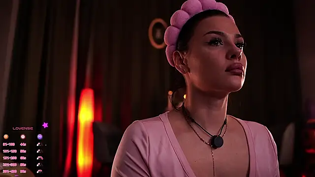 MaryHols online show from 10-15-25, 04:18