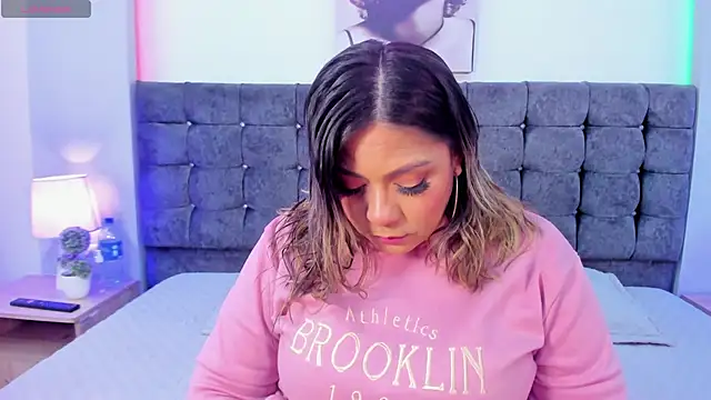 isabella horney  online show from 09-25-25, 07:28